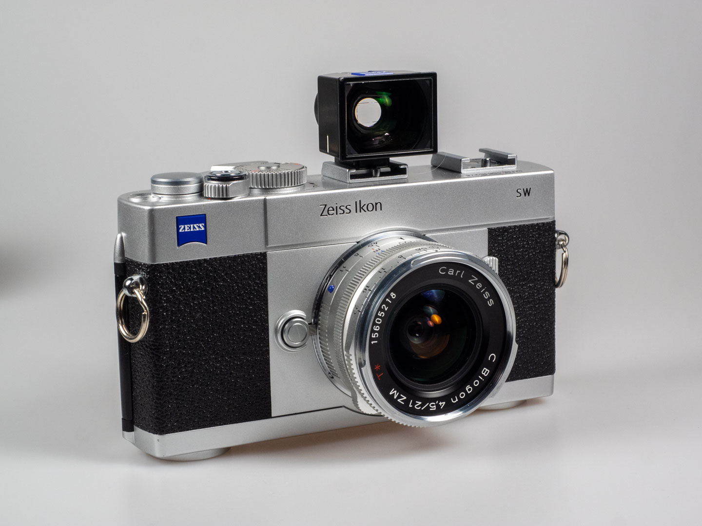 Product image shows Zeiss ZM C lens, C Biogon 21/4.5, on Zeiss Ikon SW analogue camera