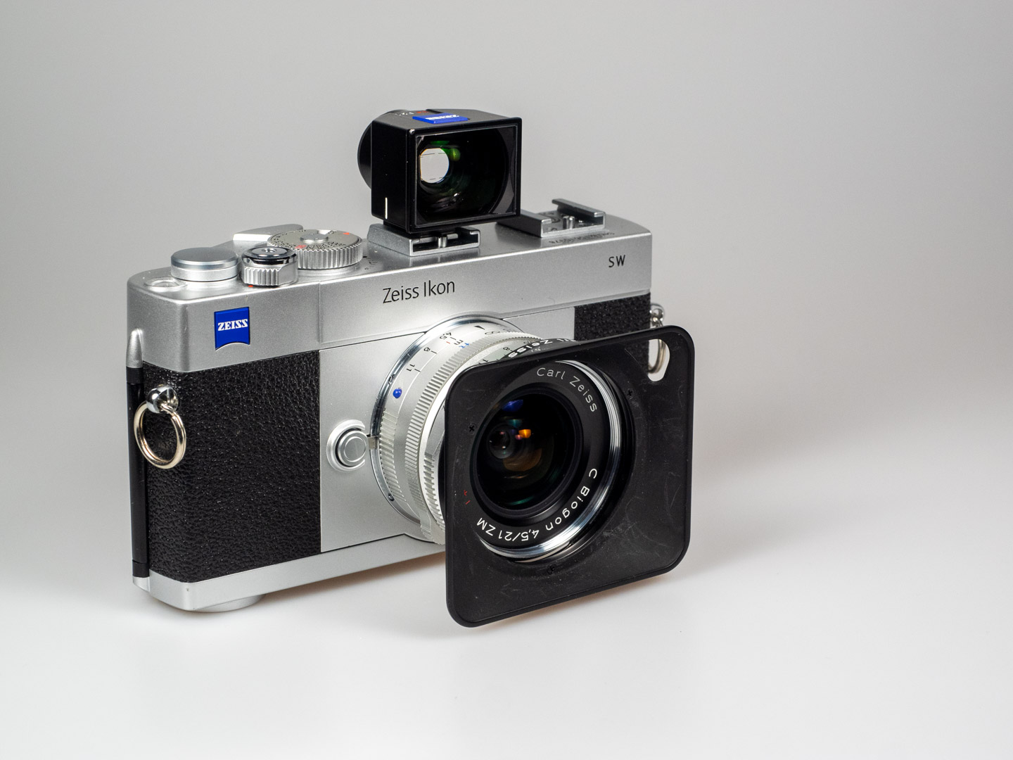 Product image shows Zeiss ZM C lens, C Biogon 21/4.5, on Zeiss Ikon SW camera