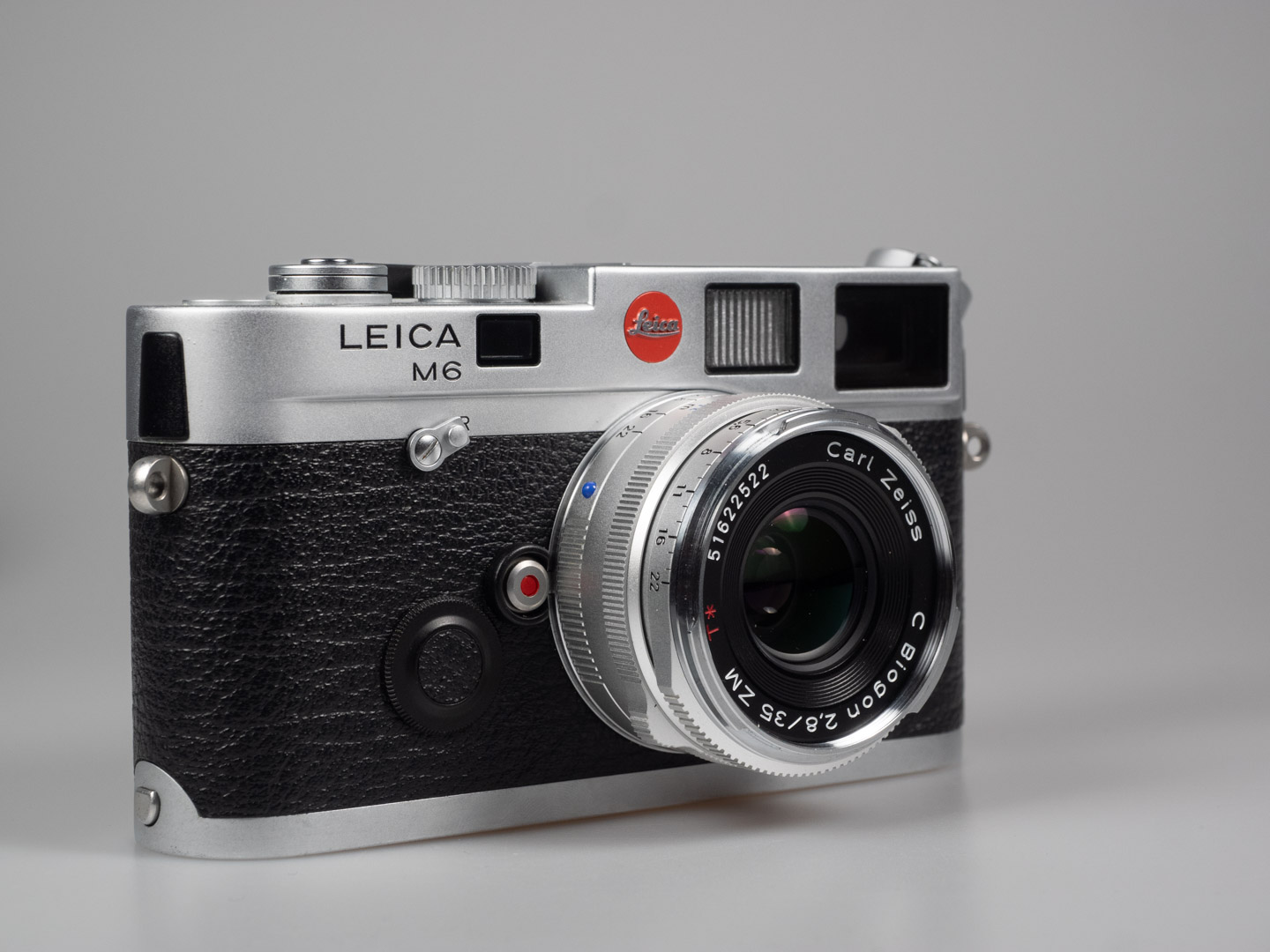 Product image shows Zeiss ZM C lens, C Biogon 35/2.8, on Leica M6 analogue rangefinder camera