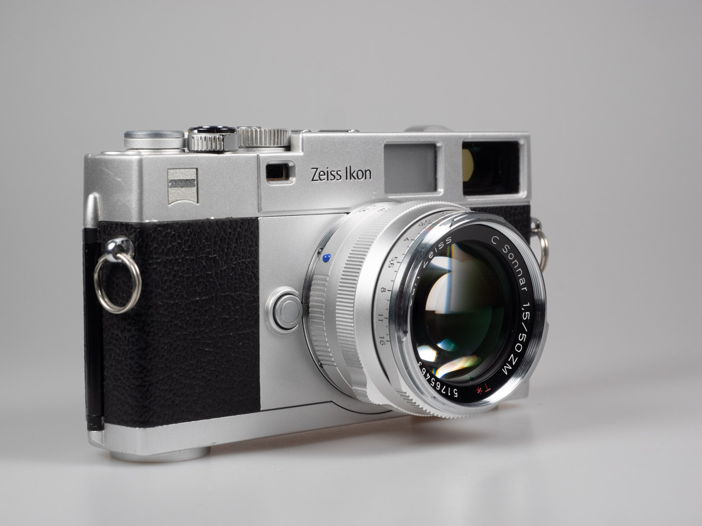 Product image shows Zeiss ZM C lens, Sonnar 50/1.5, attached on Zeiss Ikon analogue rangefinder camera
