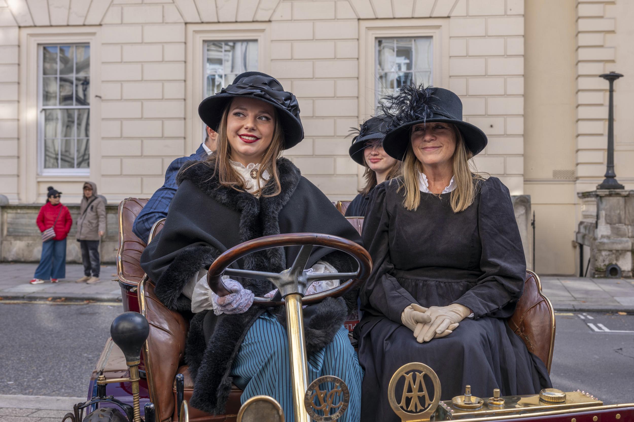 Leica 28-70 Vario-Elmarit f/2.8 test shots