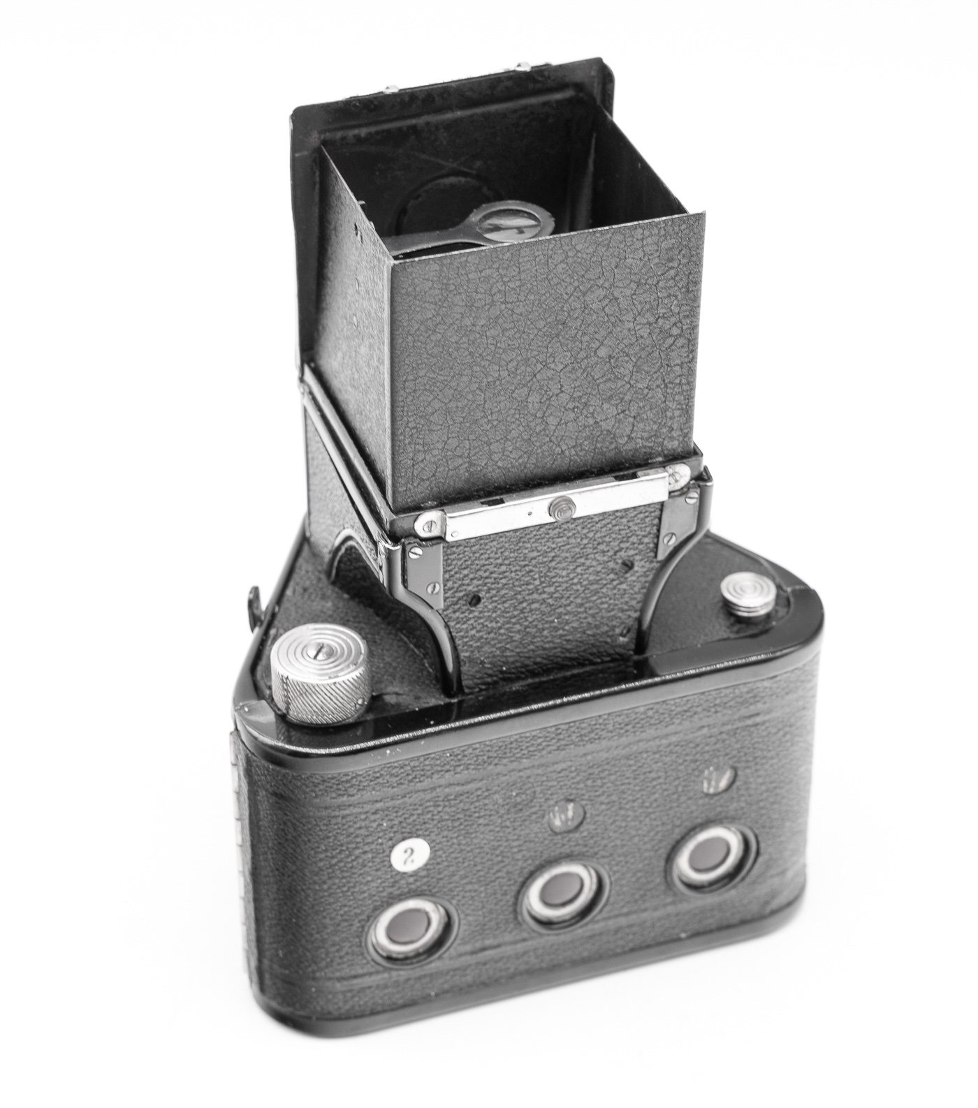Black and white image of the Detrola '400' camera, showcasing its unique design and vintage aesthetic.