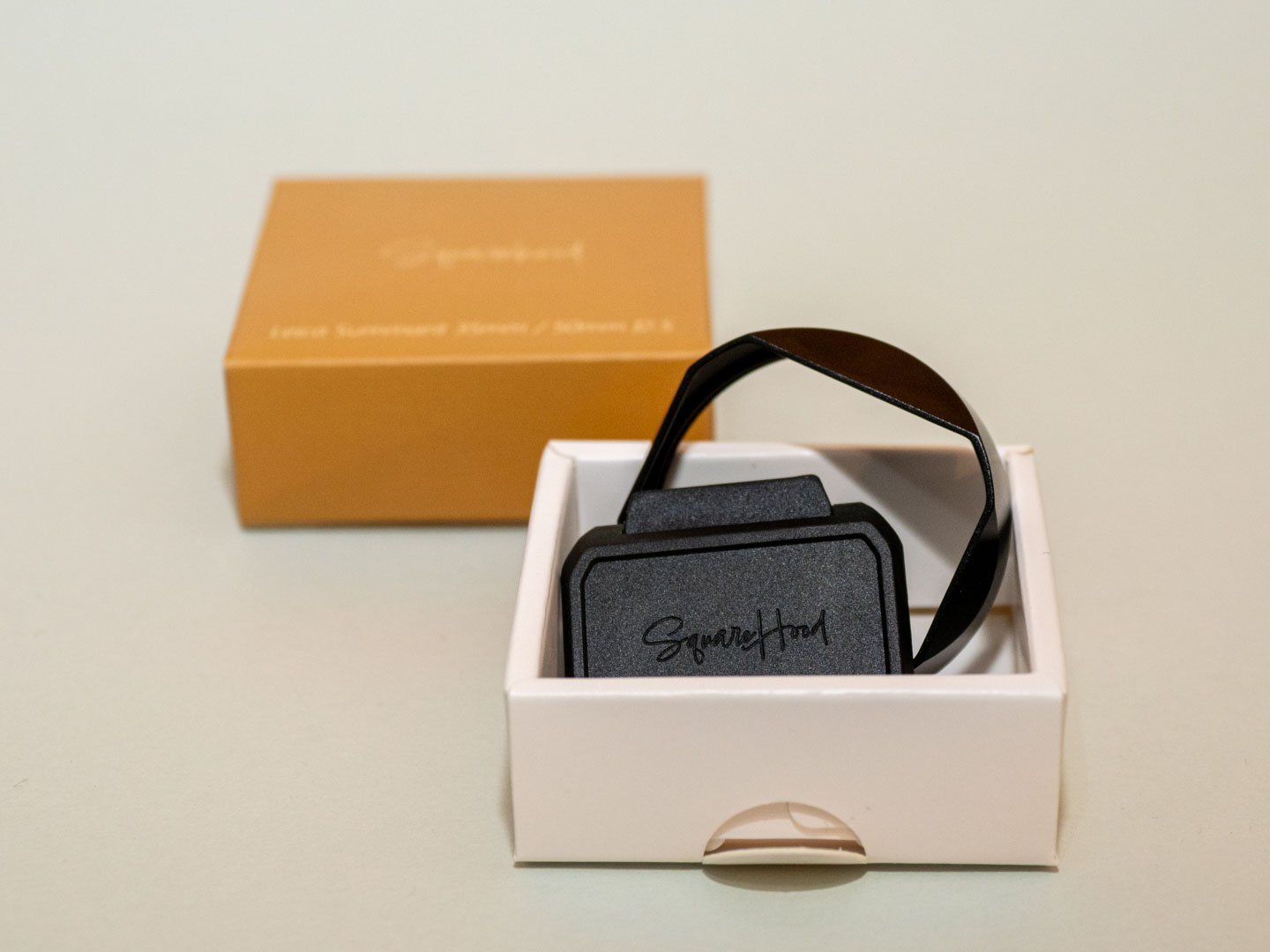 Product image shows Squarehood lens hood for Leica Summarit 35/2.5 and 50/2.5