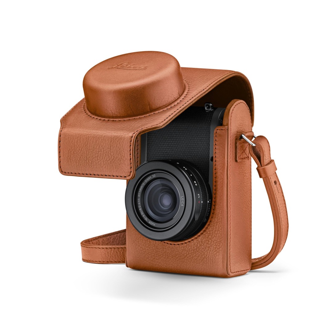 Cognac leather case for the Leica D-Lux 8 in metallic finish