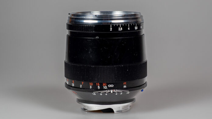 Product image shows Zeiss Sonnar 2/85 ZM telephoto M-Mount lens