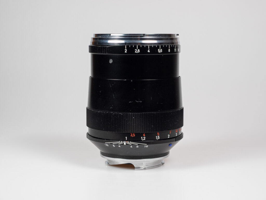 Product image shows Zeiss Sonnar 2/85 ZM telephoto M-Mount lens