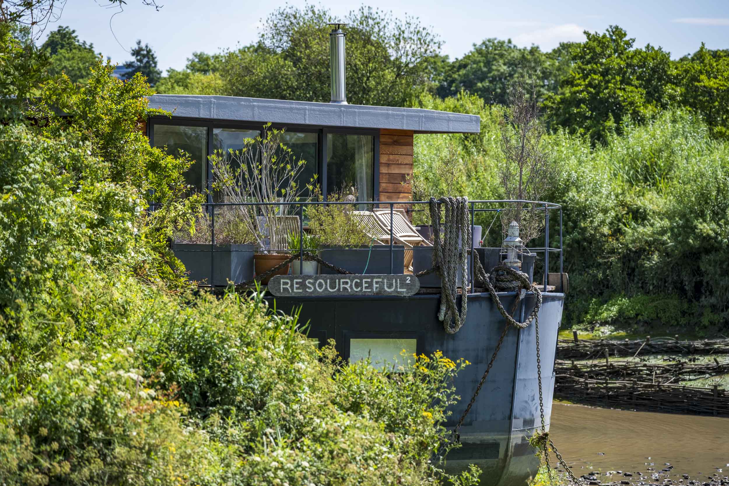 Houseboat on River Thames at Chiswick Eyot