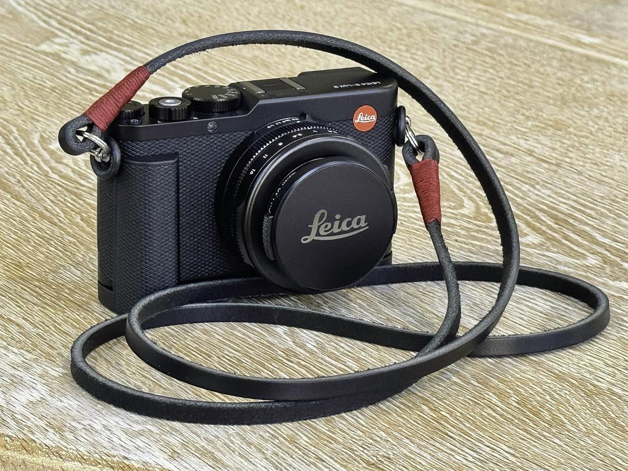 Leather camera strap on Leica D-Lux